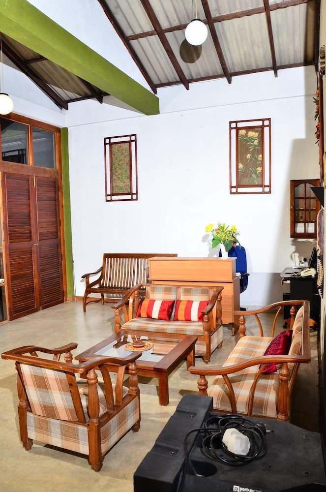 Deer Point Hotel Kandy 19/41