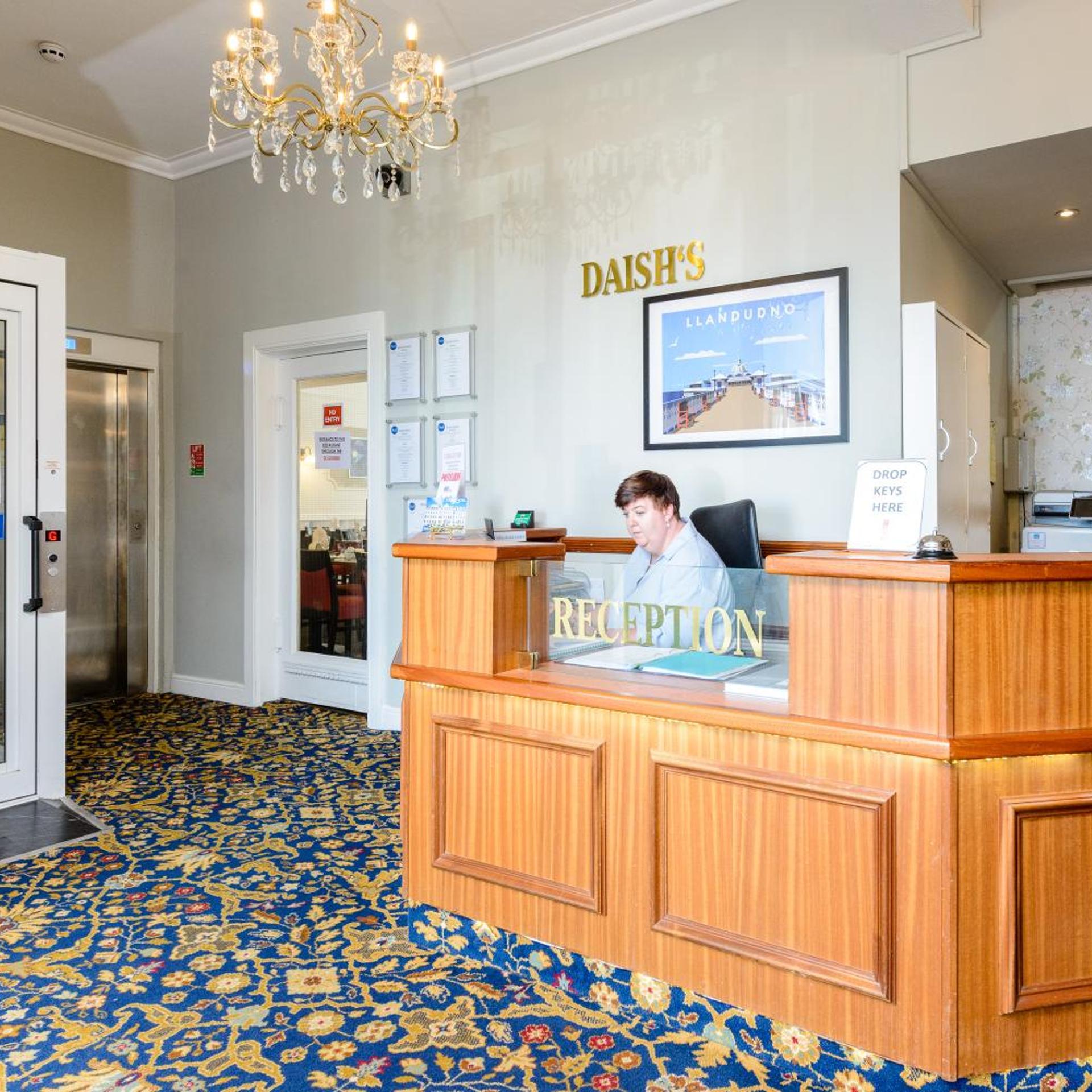 Somerset Hotel 3/77