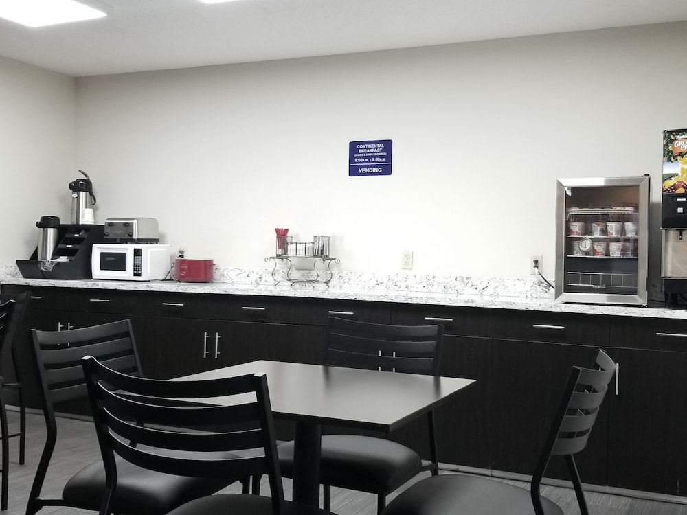 Microtel Inn And Suites Riverside 30/33