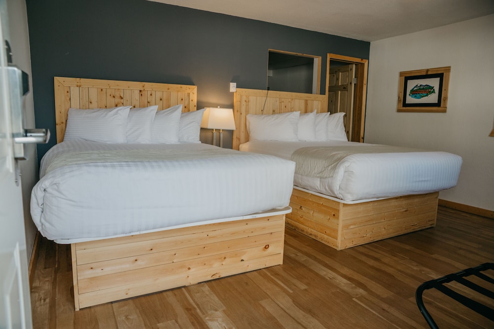 Golden Village Lodge 28/66