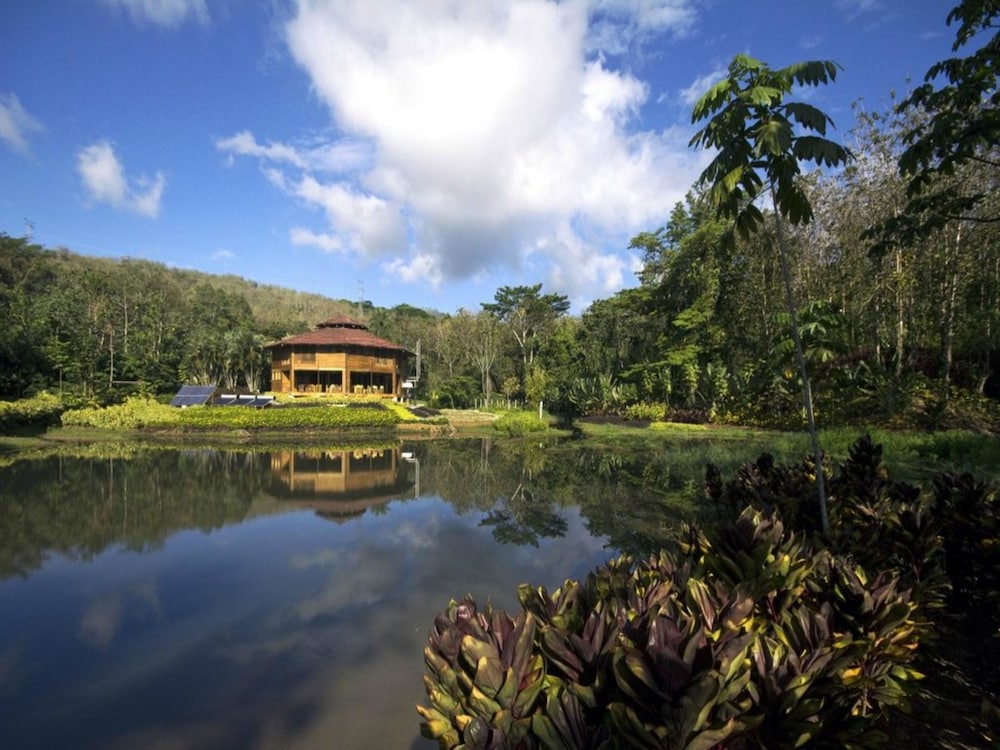 Macaw Lodge 56/64