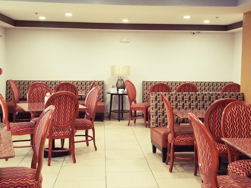 Travelodge By Wyndham Fort Wayne North 17/38