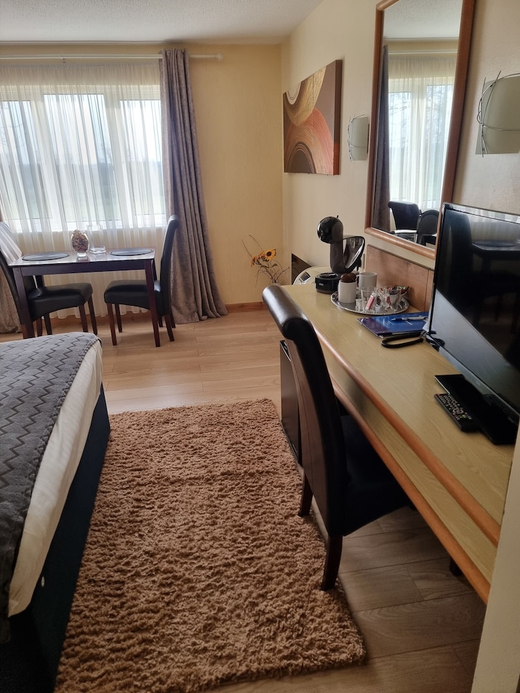 Travel Plaza Hotel 53/69