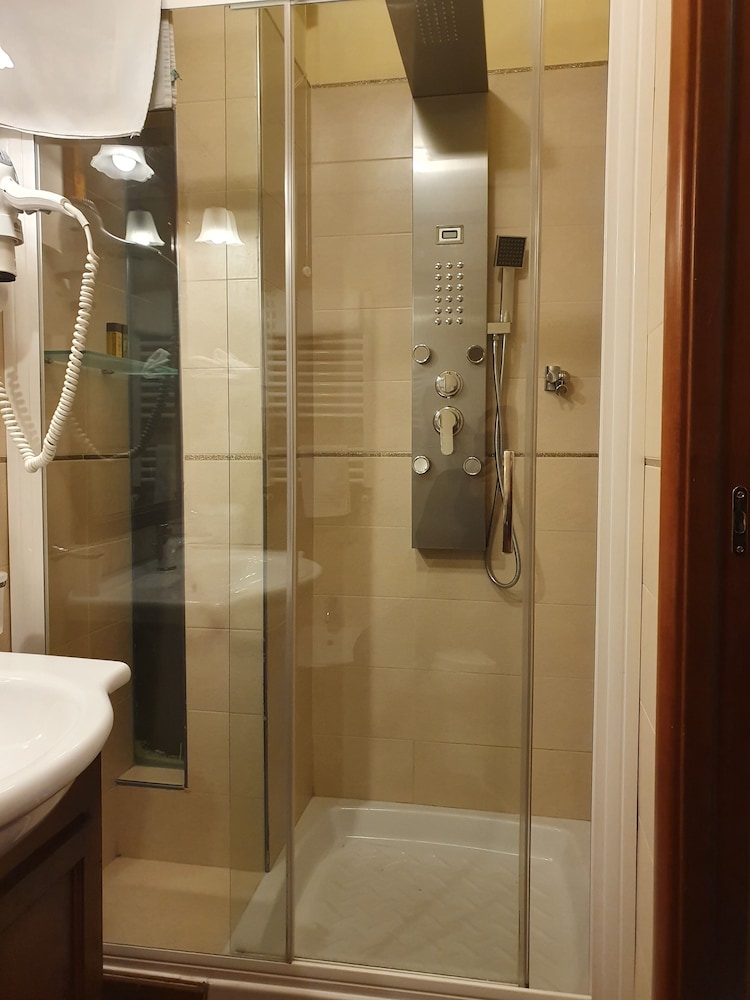 Hotel Ester 69/74