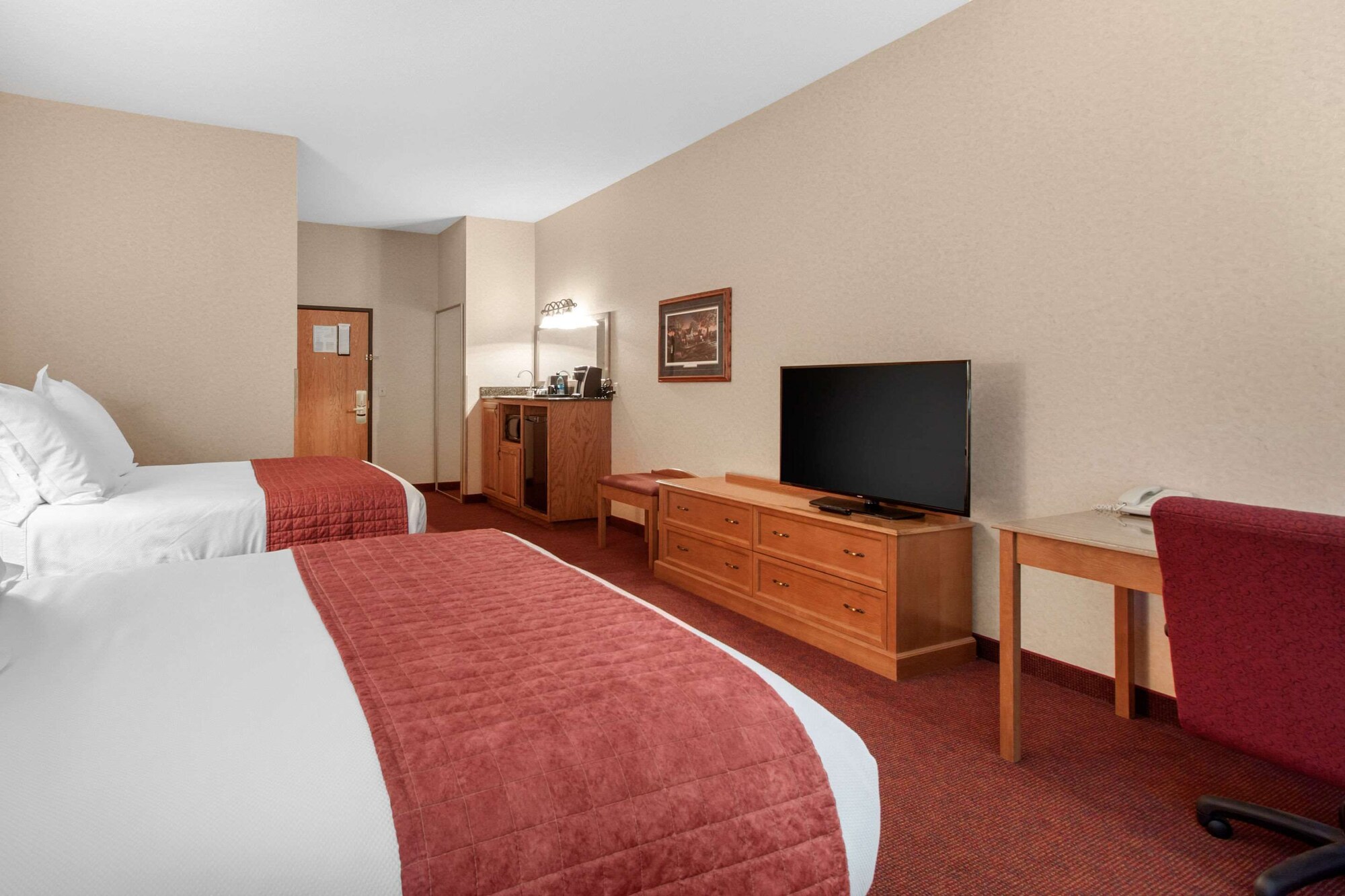 غرفة قياسية بسريرين كوين، Norfolk Lodge Suites Ascend Hotel Collection 9/10