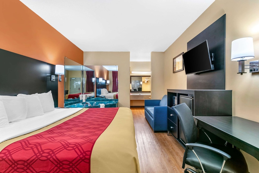 Econo Lodge Northport near University 25/36