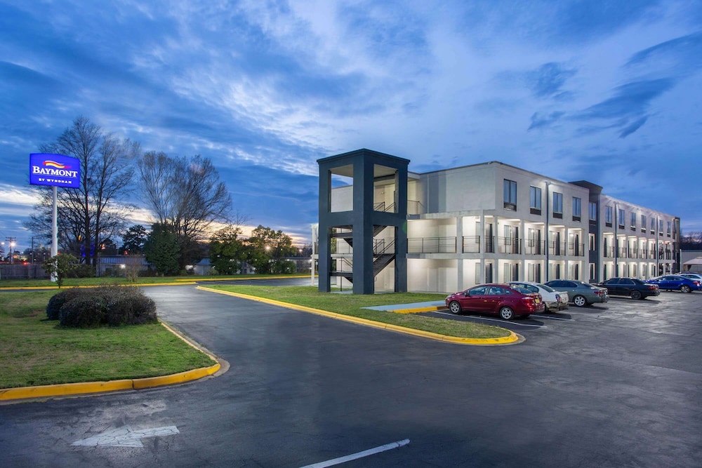 Clarion Pointe Charlotte 51/57