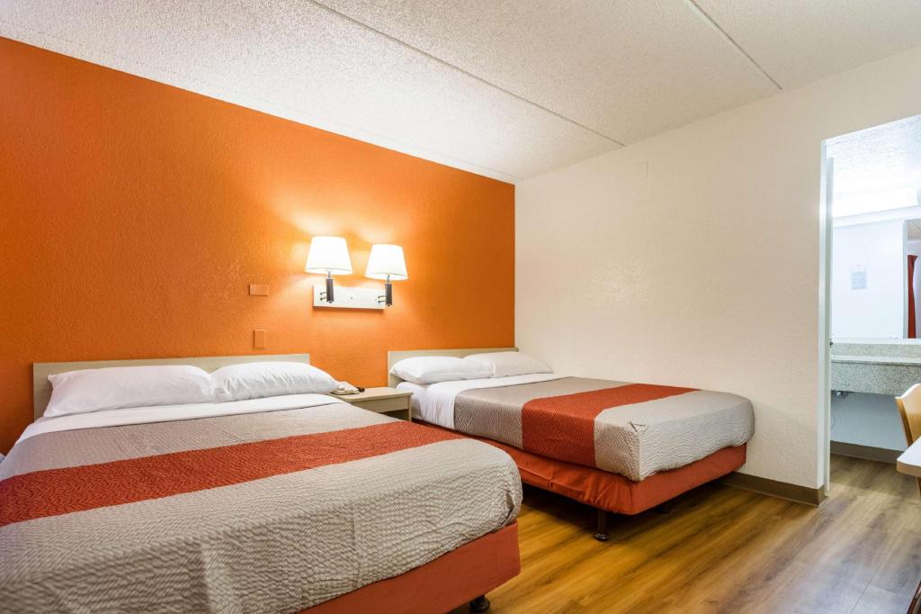غرفة بسريرين مزدوجين، Motel6 Tempe, AZ – Phoenix Airport – Priest Dr 2/4