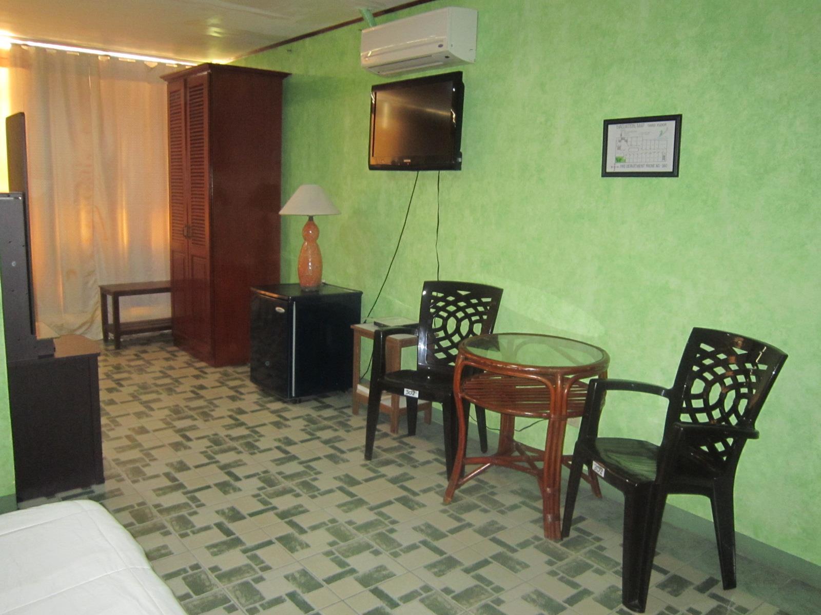 Plaza Maria Luisa Suites Inn 32/38