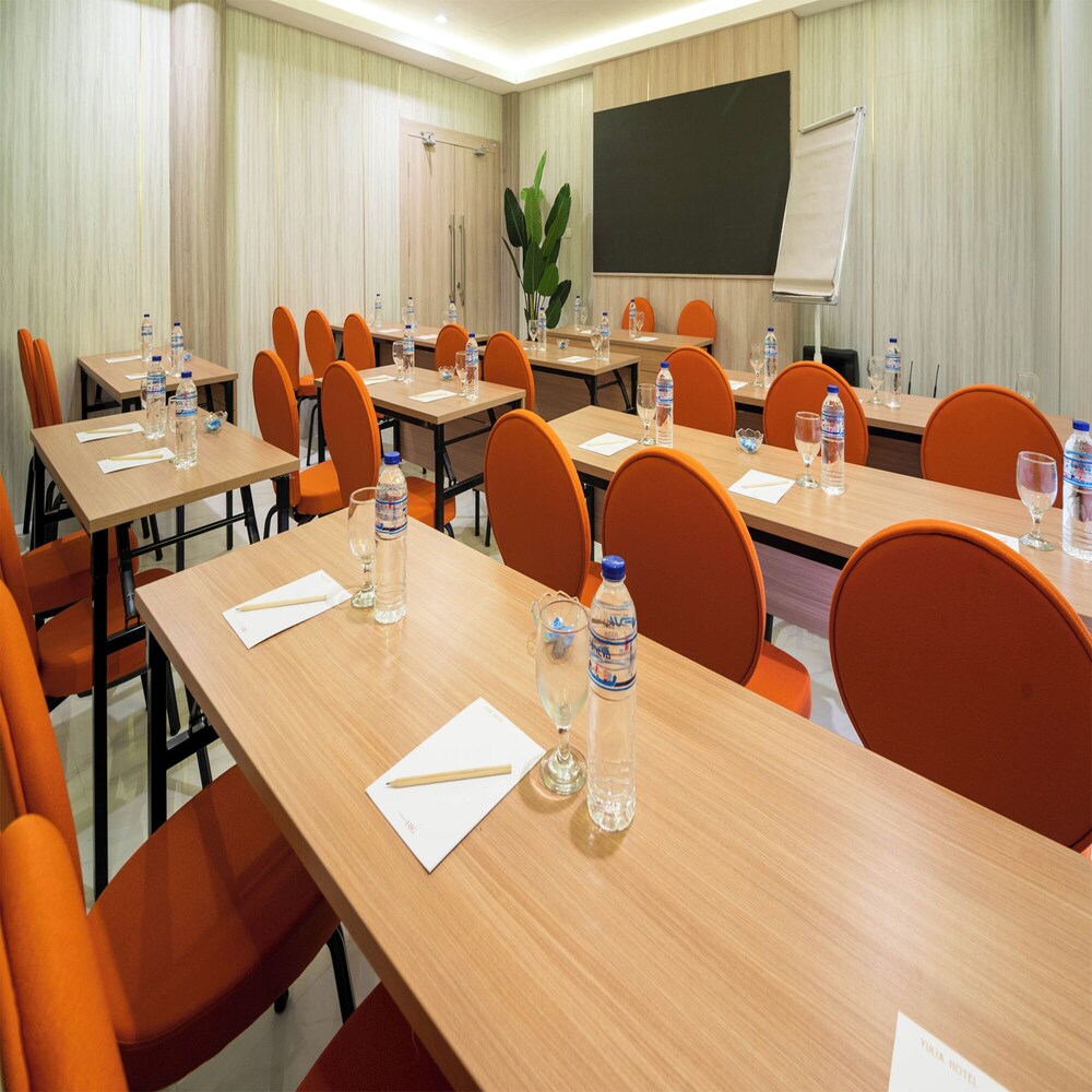 Yulia Hotel Managed by HIG 41/48