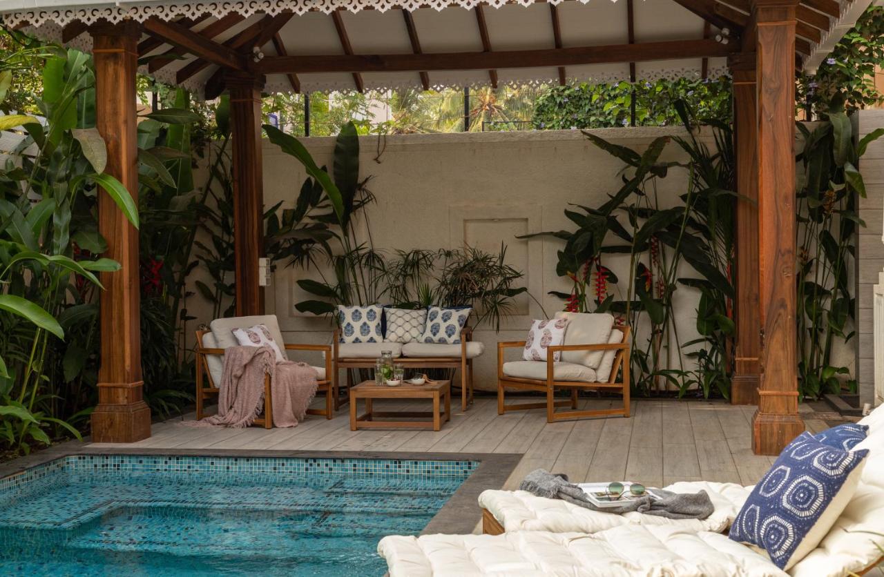 ELIVAAS 4 BHK with Pvt pool and Bar PinkSky 32/56