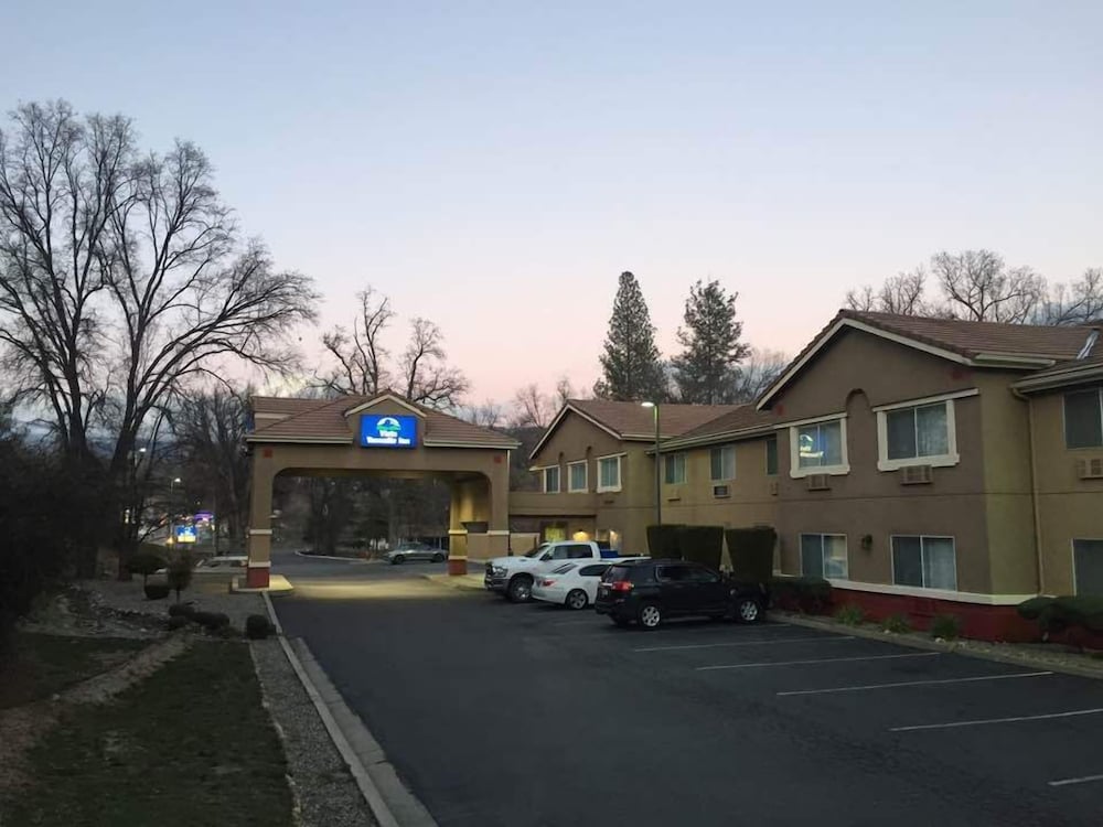 The Inelle, Oakhurst Yosemite, a Tribute Portfolio Hotel 40/46