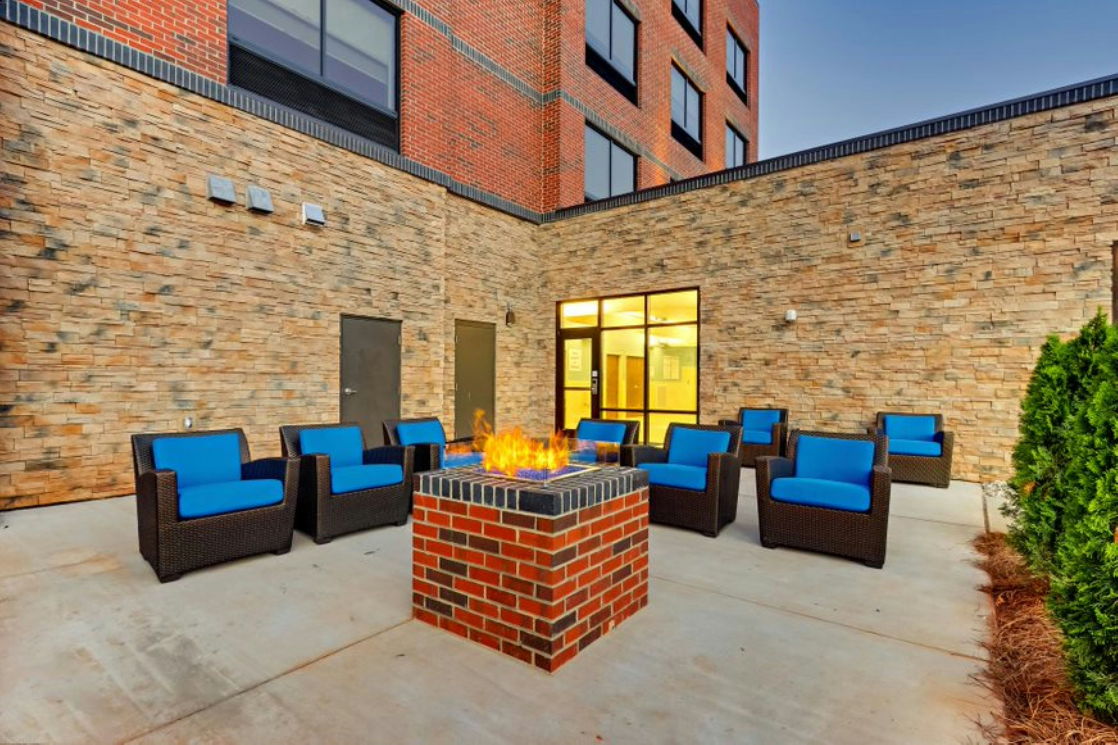HOLIDAY INN EXPRESS AND SUITES WINSTON SALEM SW CLEMMONS 37/50