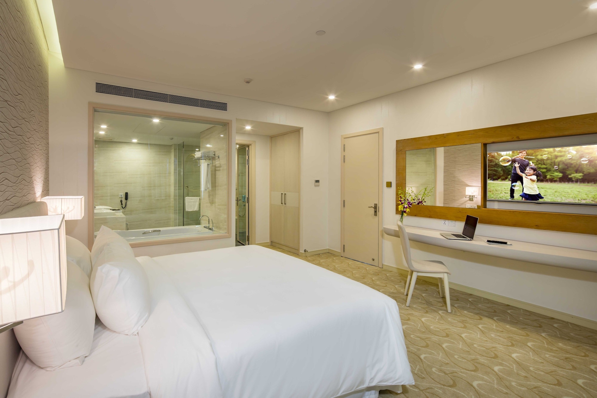 GRAND, DELUXE, DOUBLE BED