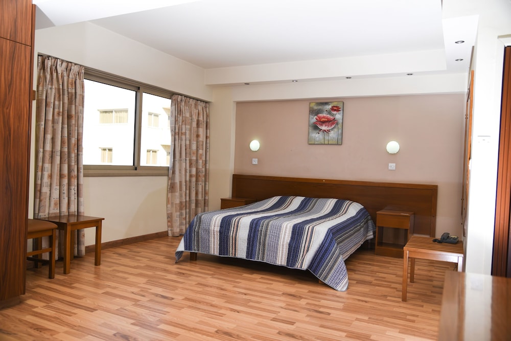 Elysso Hotel 38/60