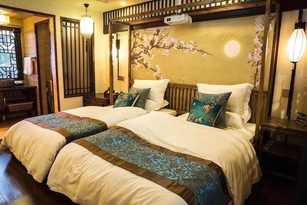 FTYS Hostel 8/50
