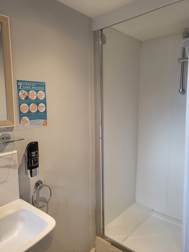 OYO Watton Vibe Hotel 48/50