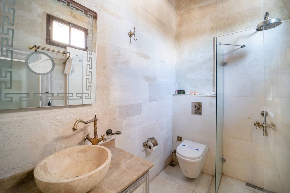 Caftan Cave Suites 47/49