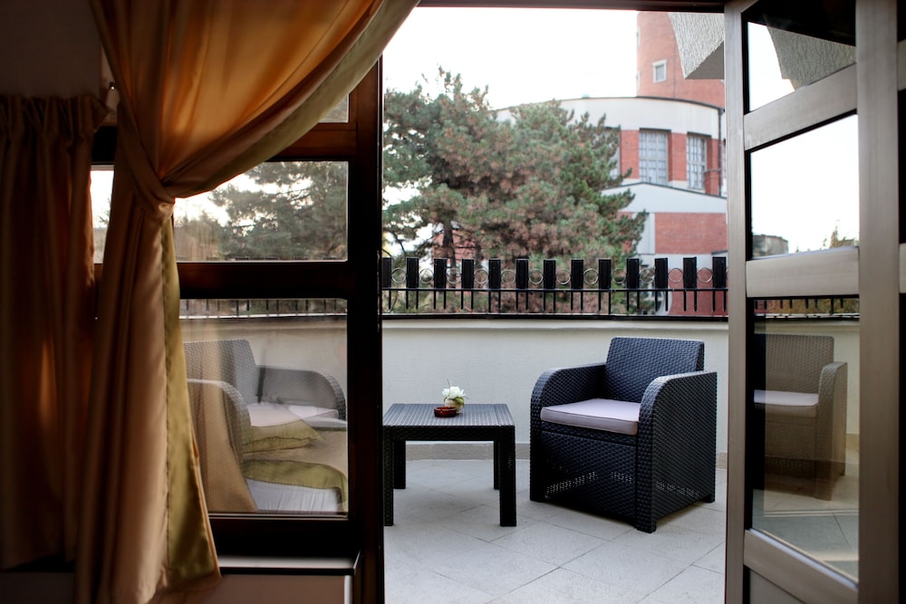Garni Hotel Vozarev 49/67