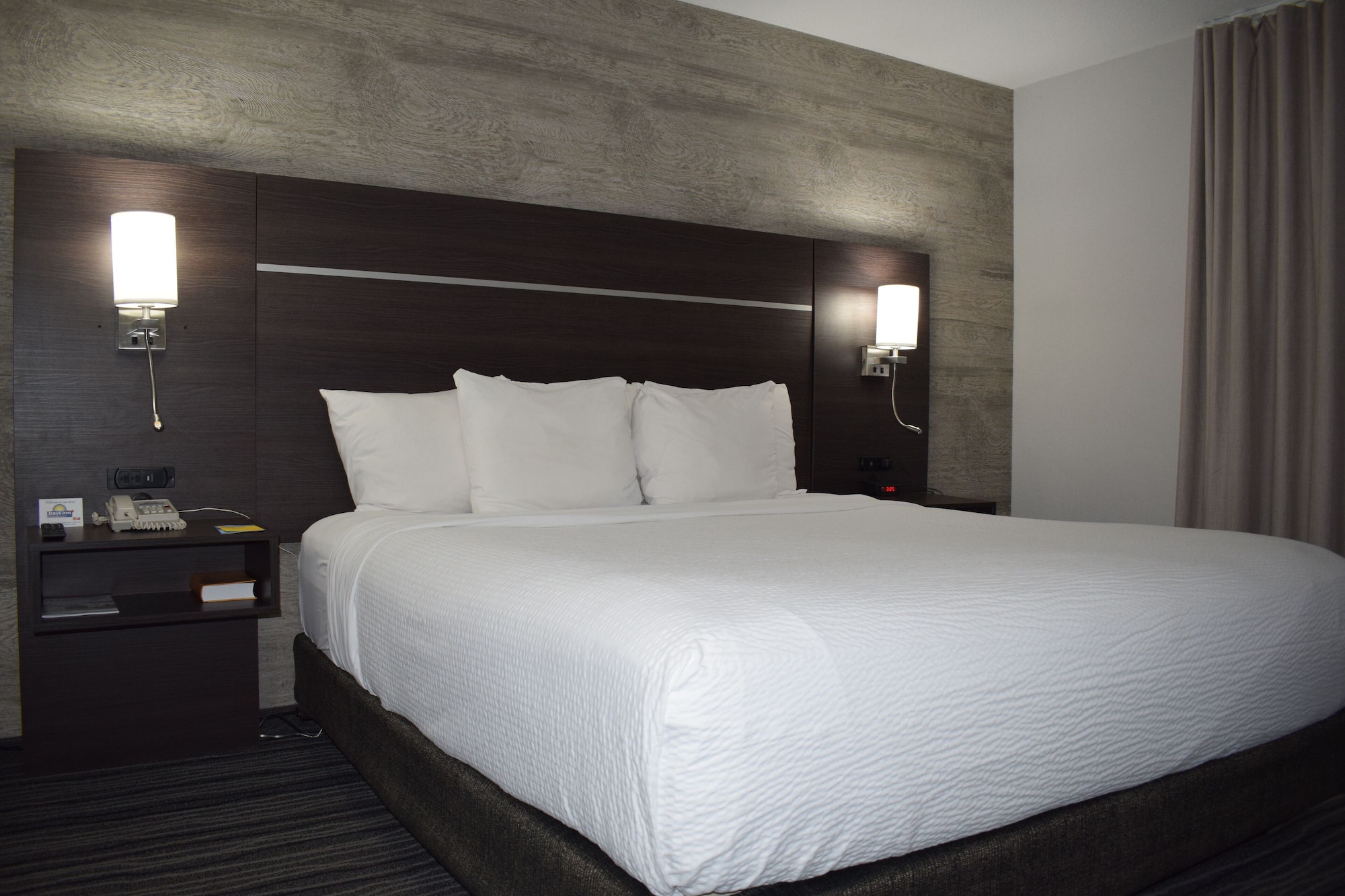 1 BEDROOM, SUITE, KING BED