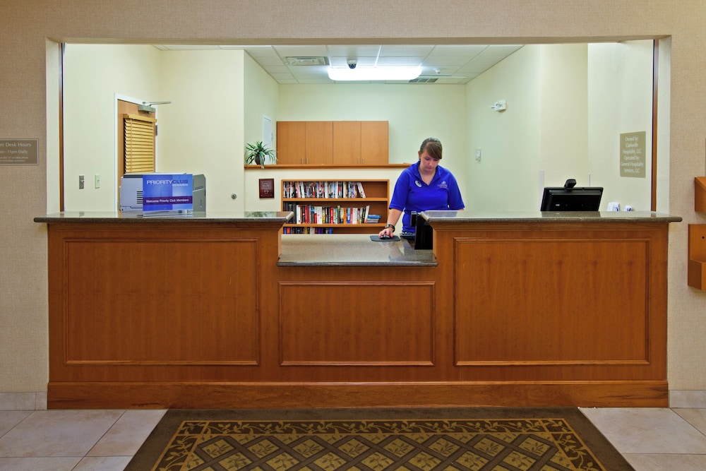 Candlewood Suites Louisville North 8/67