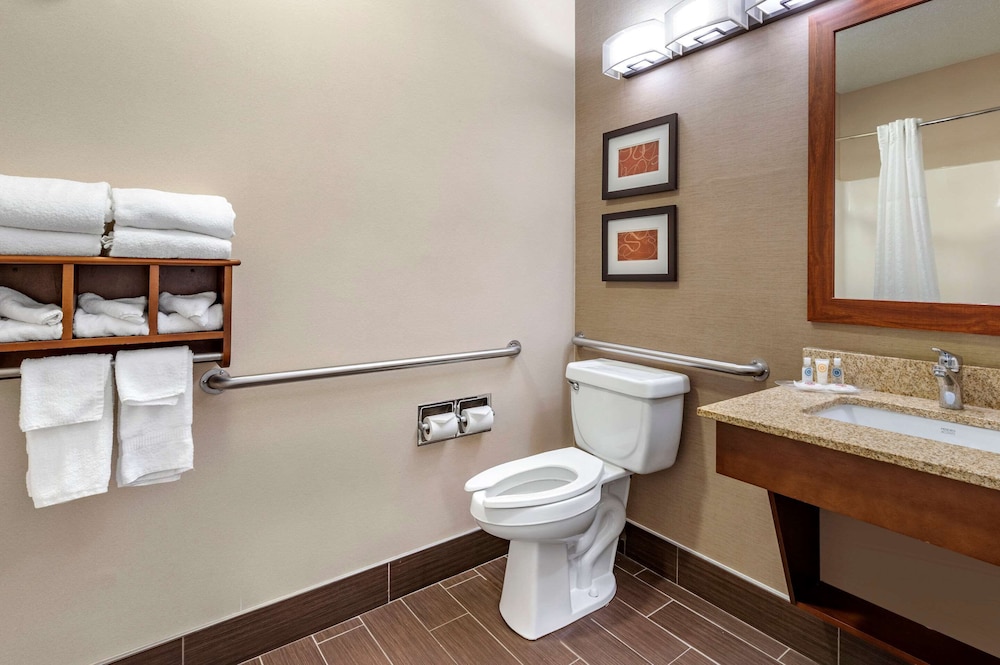 Comfort Suites Columbus West- Hilliard 26/46