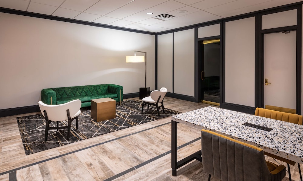 DoubleTree by Hilton Newark Penn Station 17/46