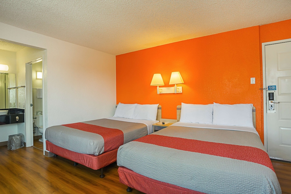 Motel6 Yuma, AZ - East 23/66