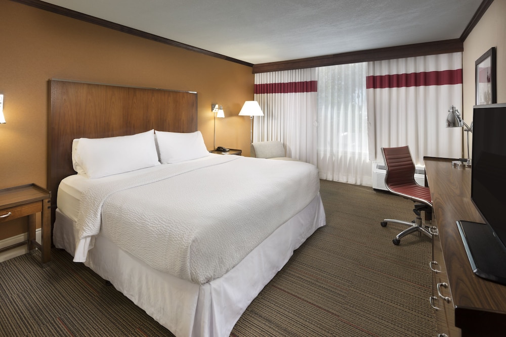 Four Points by Sheraton Kansas City Airport 6/36