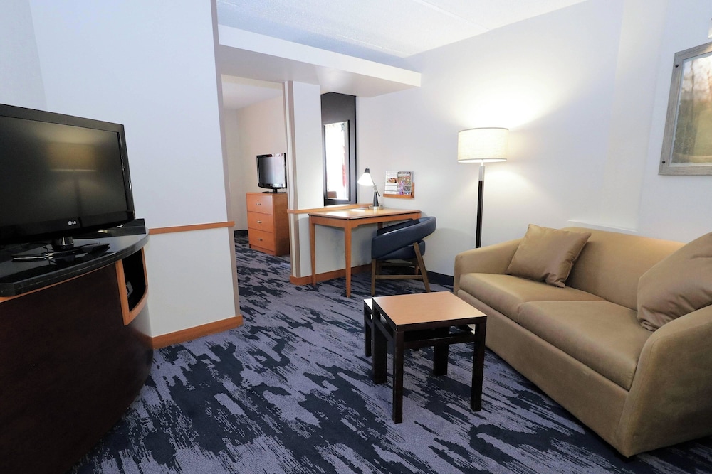 Fairfield Inn Suites San Antonio Downtown Alamo Plaza 33/50