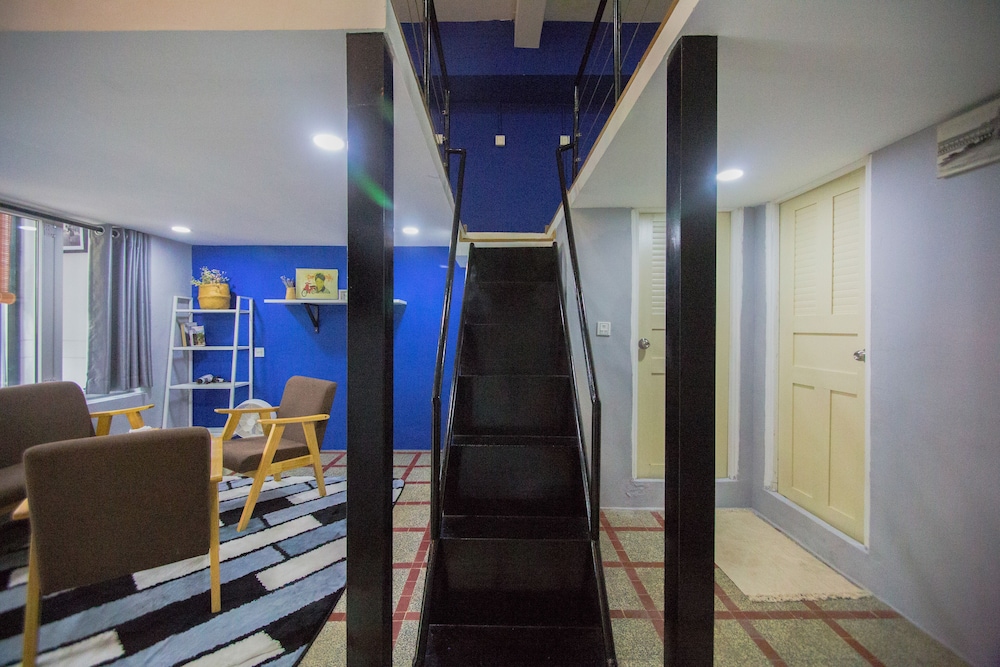 The Artist Residence 25/50