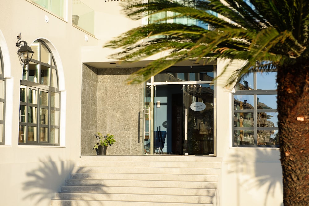 The Royal Grand Hotel 9/48