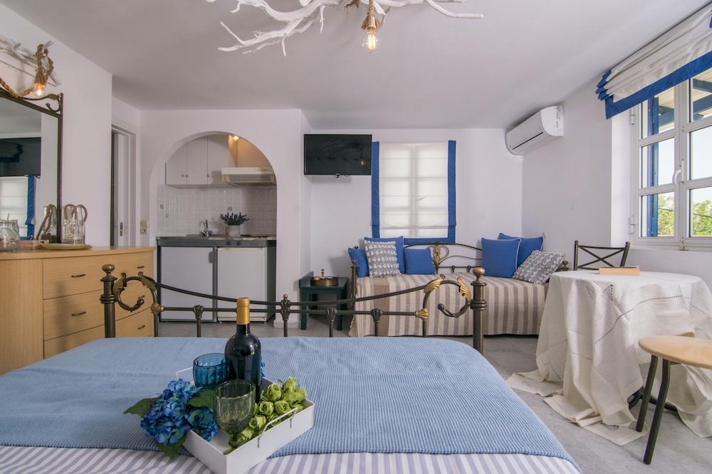 Terra Fos Naxos Studios 32/50