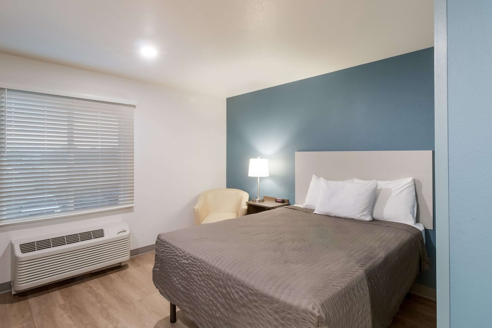 WoodSpring Suites Mesa Chandler 2/16