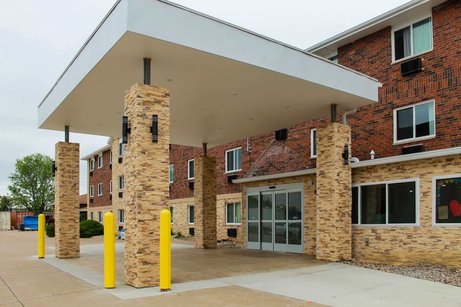 Clarion Pointe Bettendorf - Quad Cities 9/9
