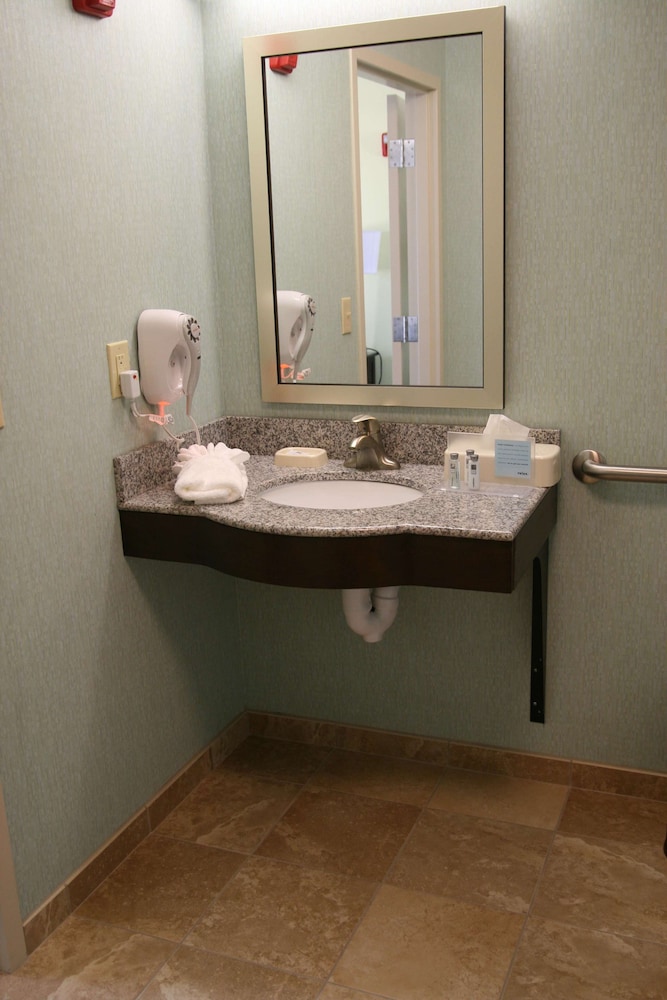 Hampton Inn Suites Wilder 32/36