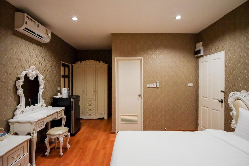 The O-Zone Airport Inn 12/31