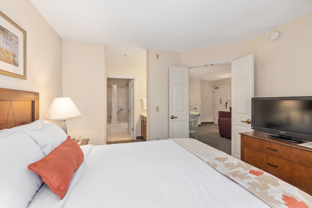 Residences at Daniel Webster 9/50