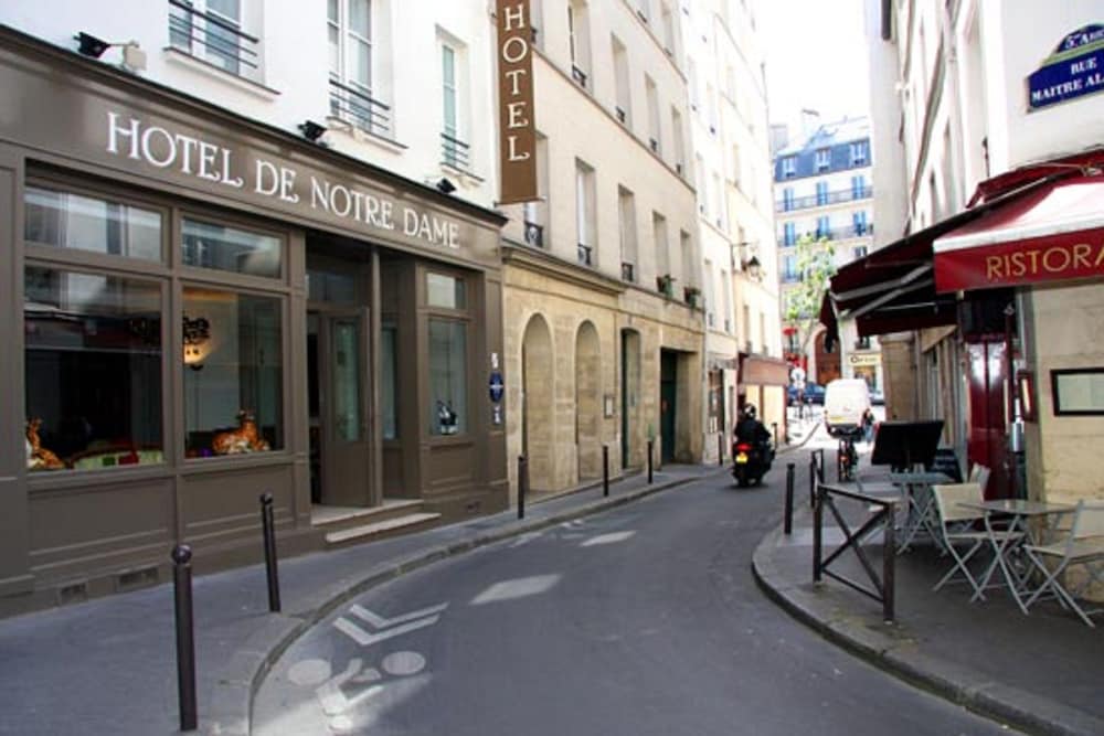 Hotel de Notre Dame Maitre Albert 56/65