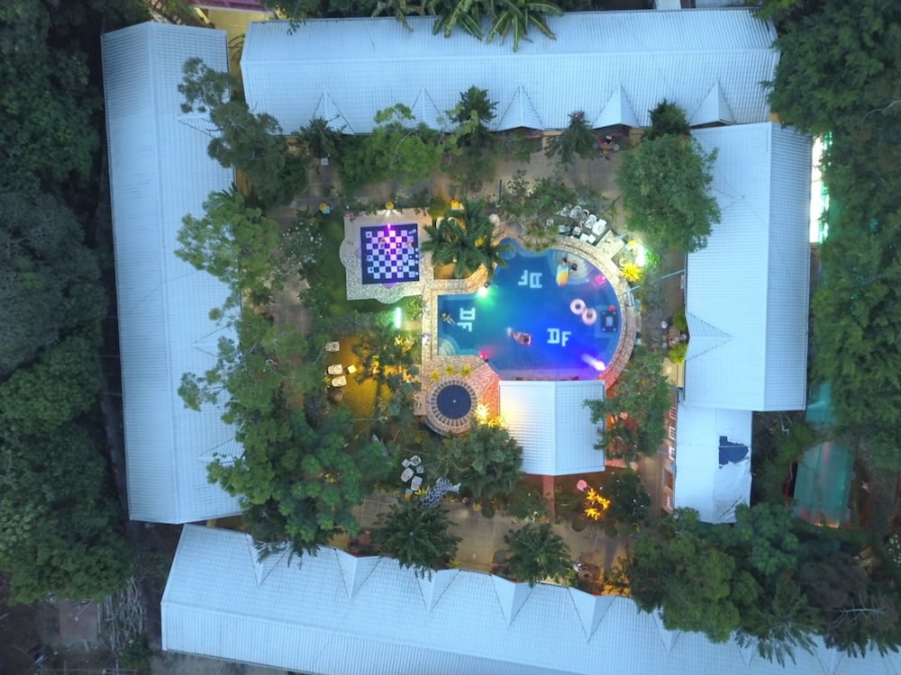 Deep Forest Garden Hotel 1/80