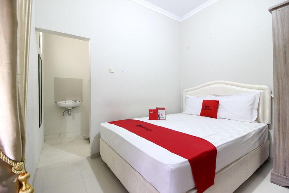 Reddoorz Plus Near Stie Ykpn 14/30