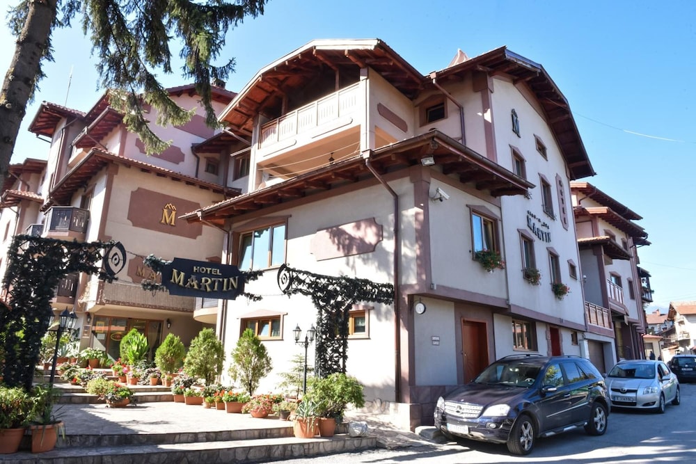 Martin Hotel 8/45