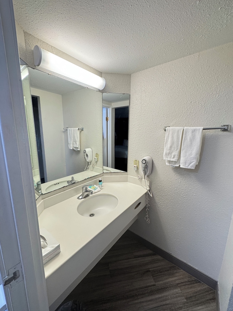 Rodeway Inn College Station, TX 36/37