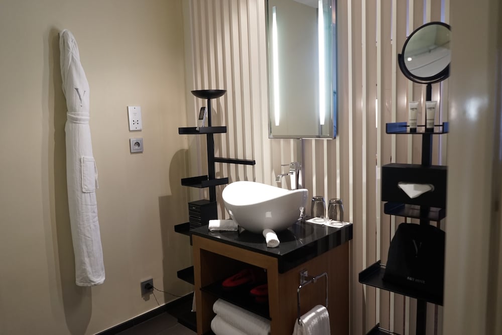 Five Seas by Inwood Hotels 56/60