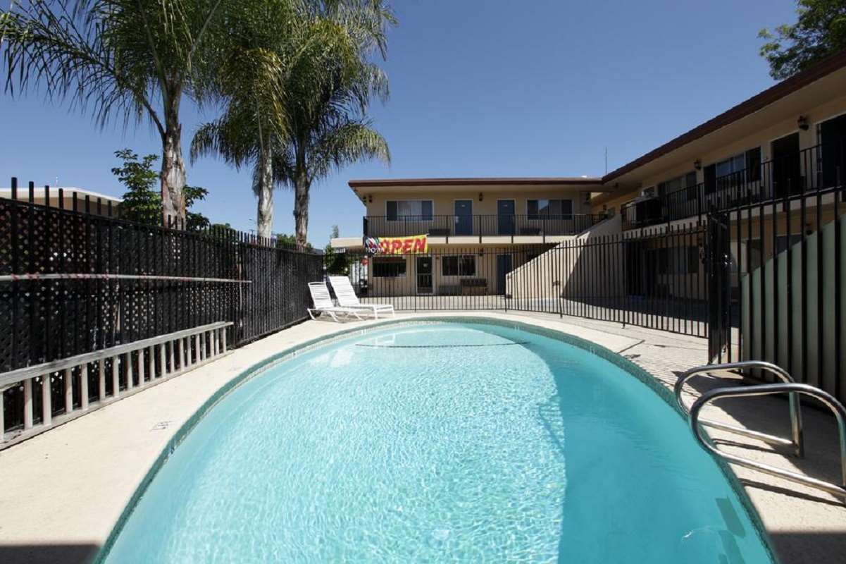 Americas Best Value Inn Visalia 7/7