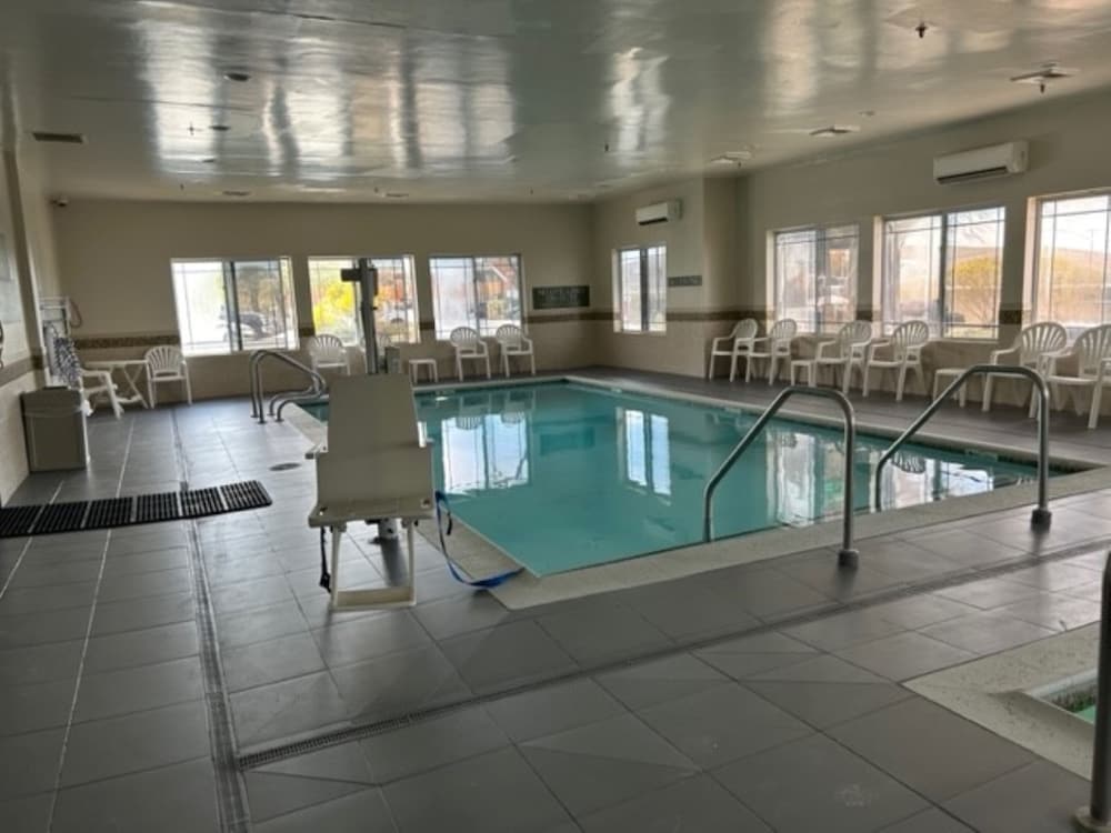 Holiday Inn & Suites Barstow 26/48