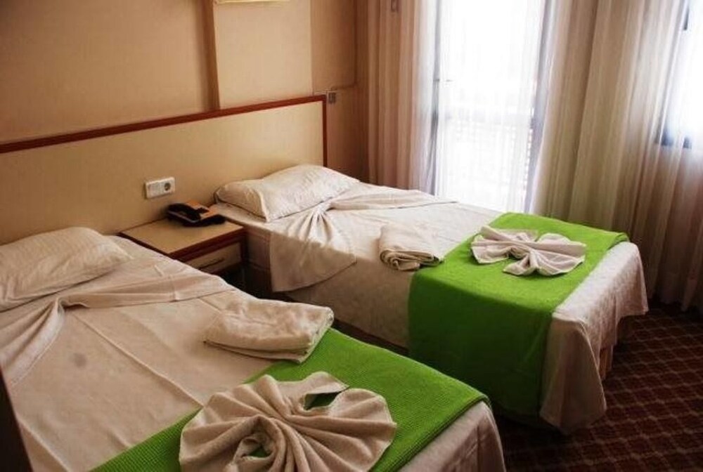 KERMAN HOTEL 20/52