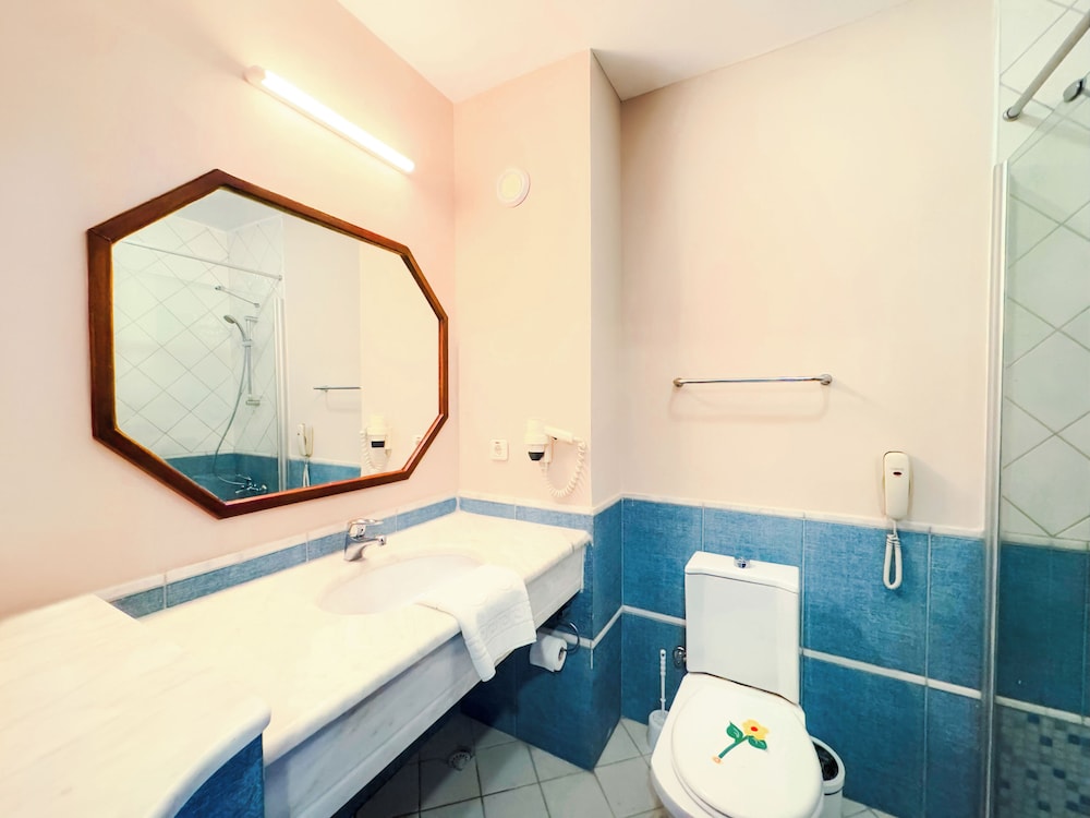 Senza Sunset Beach Hotel 86/87