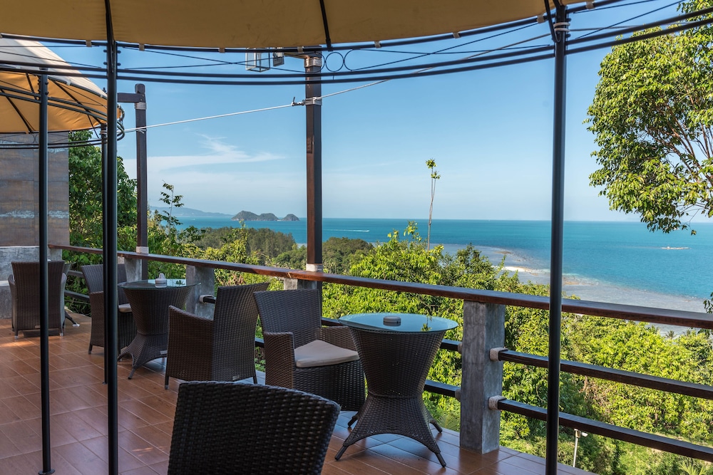 Sunset Hill Boutique Resort 65/77
