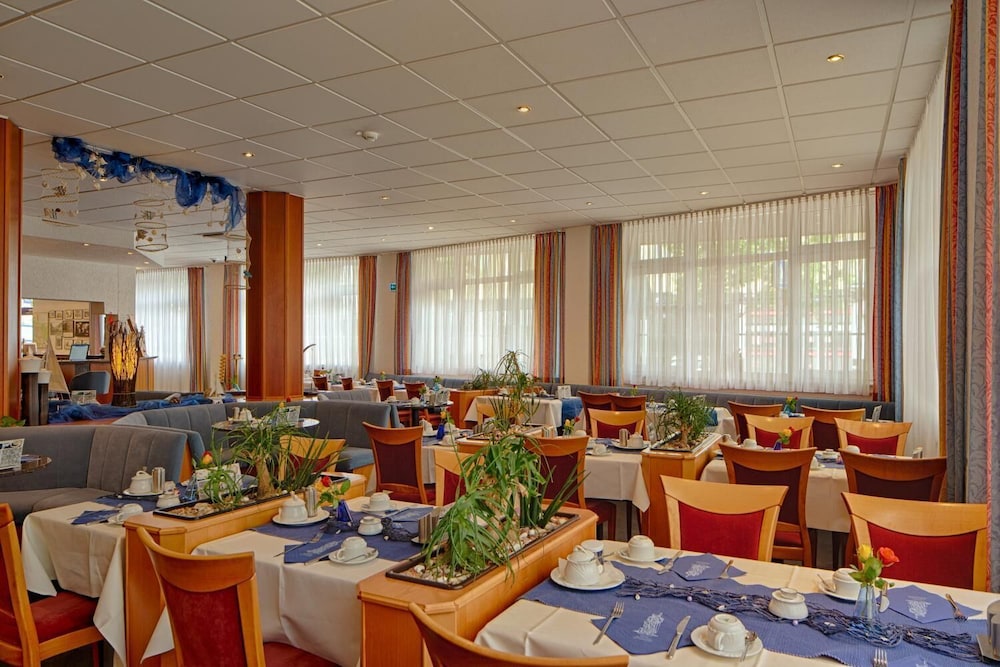 HOTEL RIESENJunior by Trip Inn 24/33